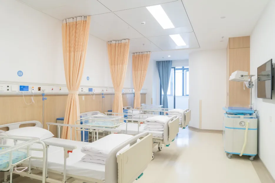 美迪全自动变频移动婴儿沐浴车：LDRP一体化产房创新护理之选