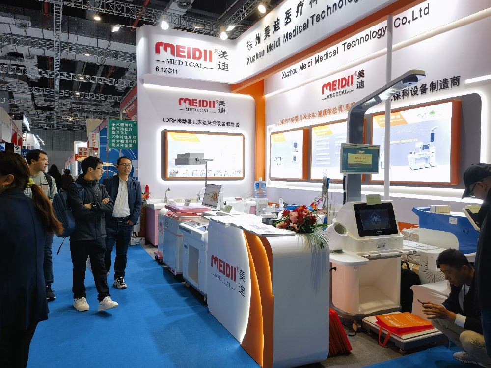 MEIDII Medical at the National Medical Device Expo in the first half of 2024, featuring multiple new products and onlookers on site